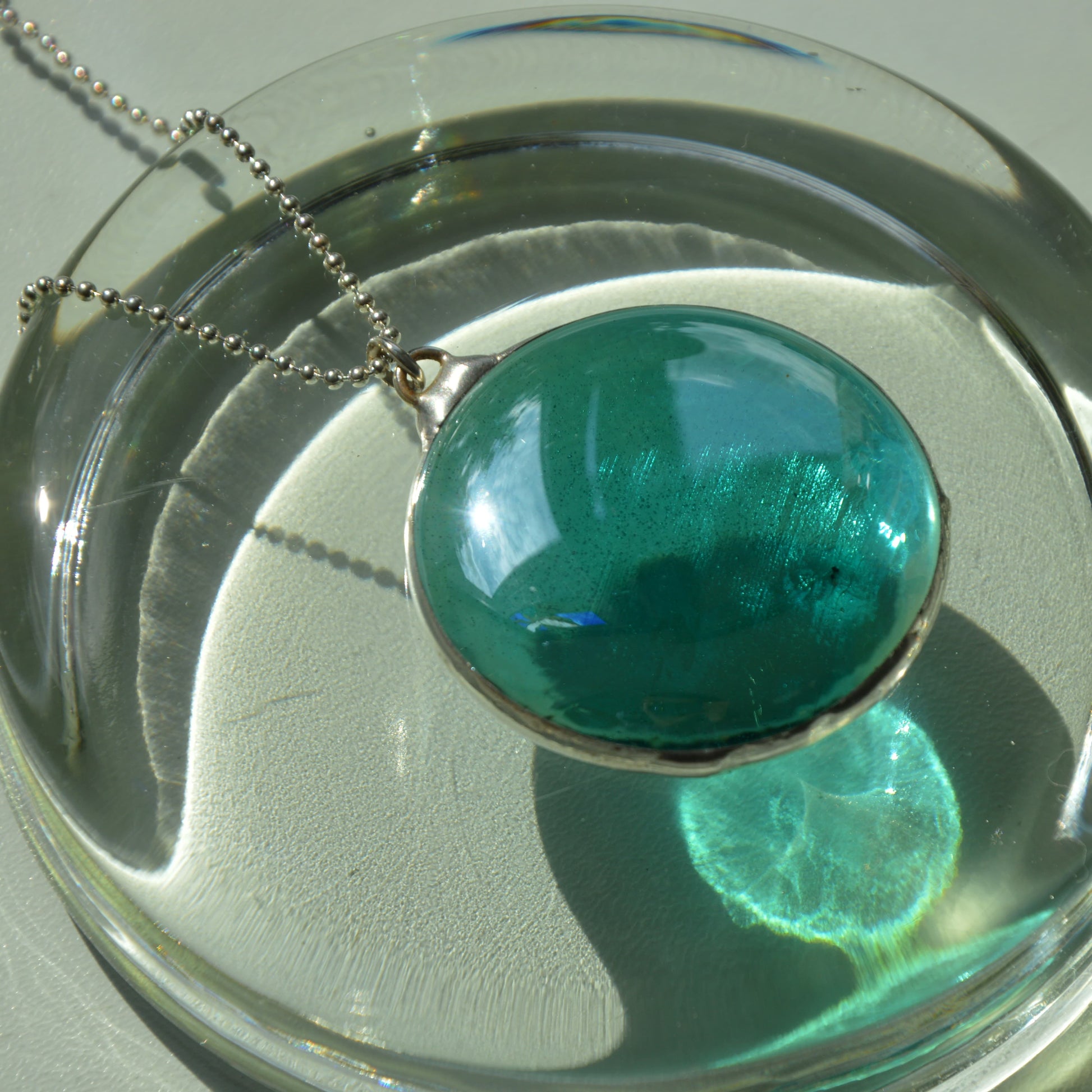 Stiklinis pakabukas Lašas