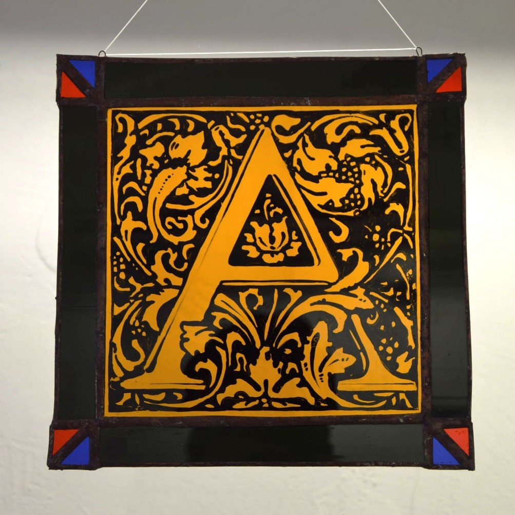 Tapybos ant stiklo studija