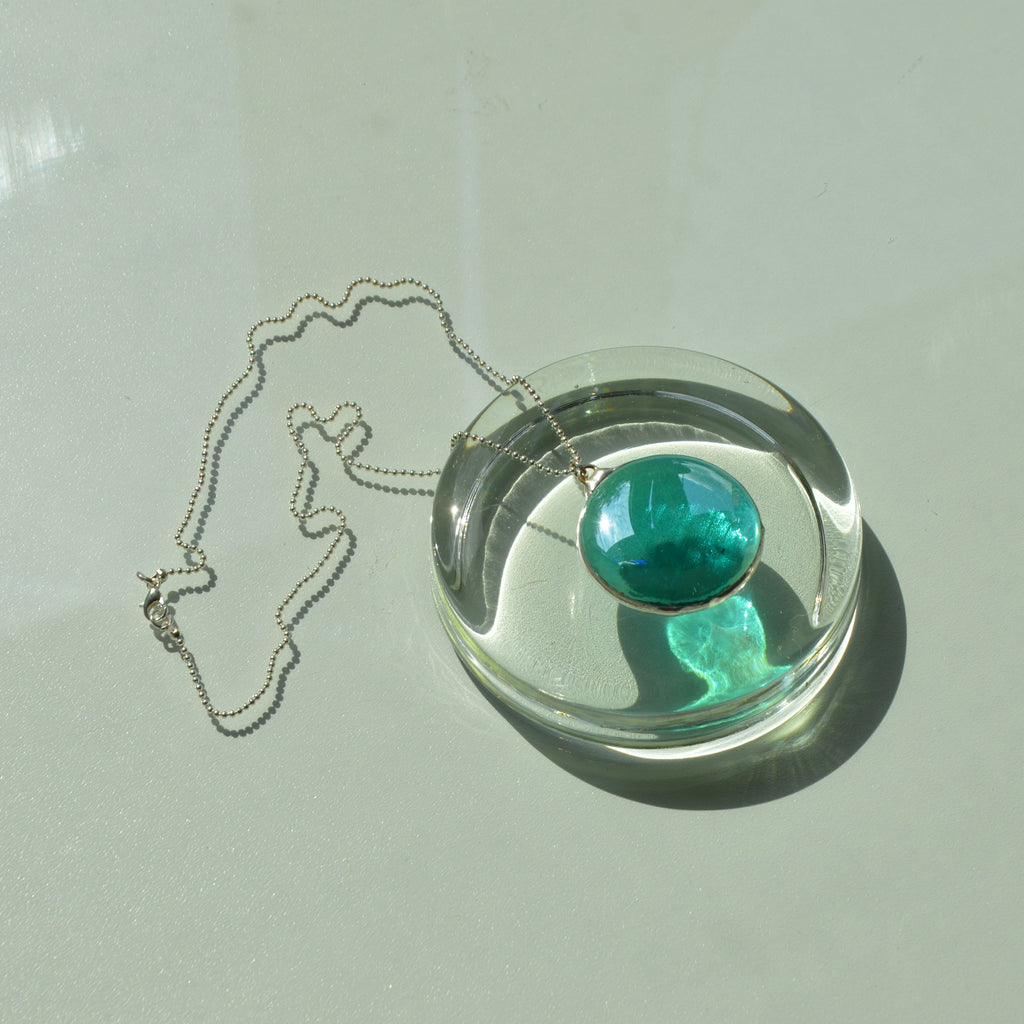 Stiklinis pakabukas Lašas