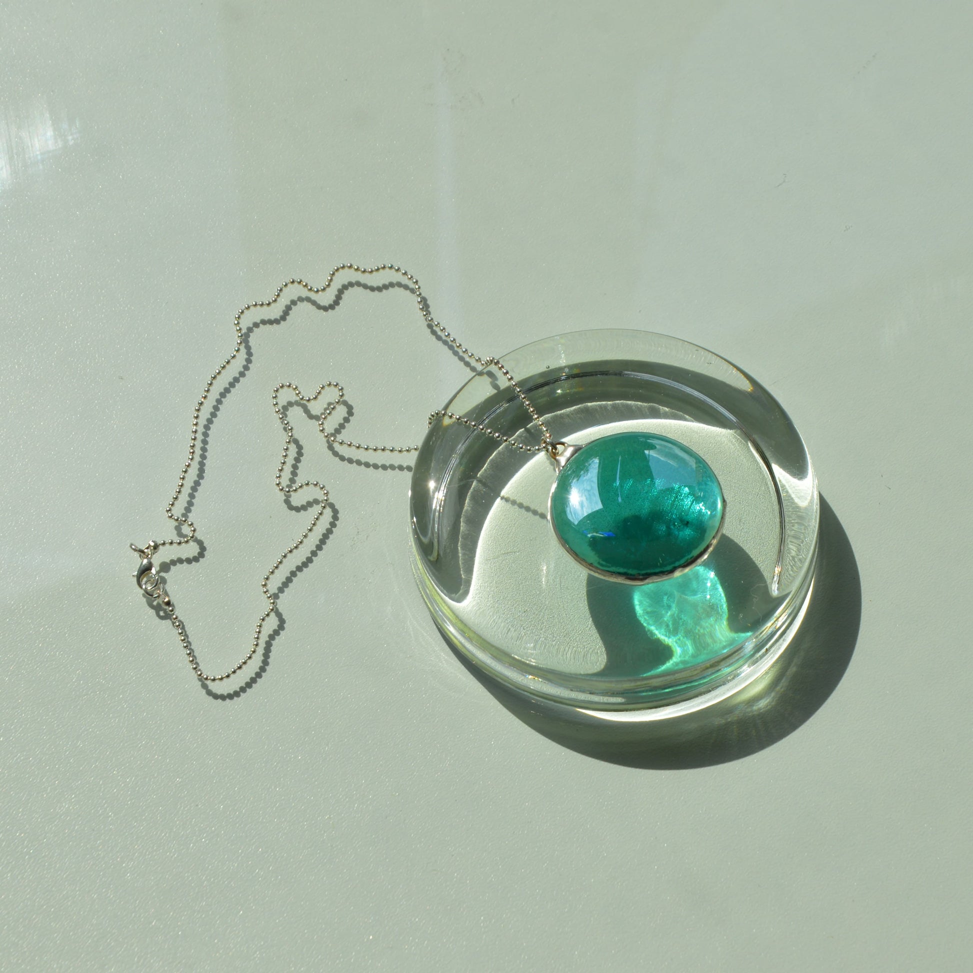 Stiklinis pakabukas Lašas