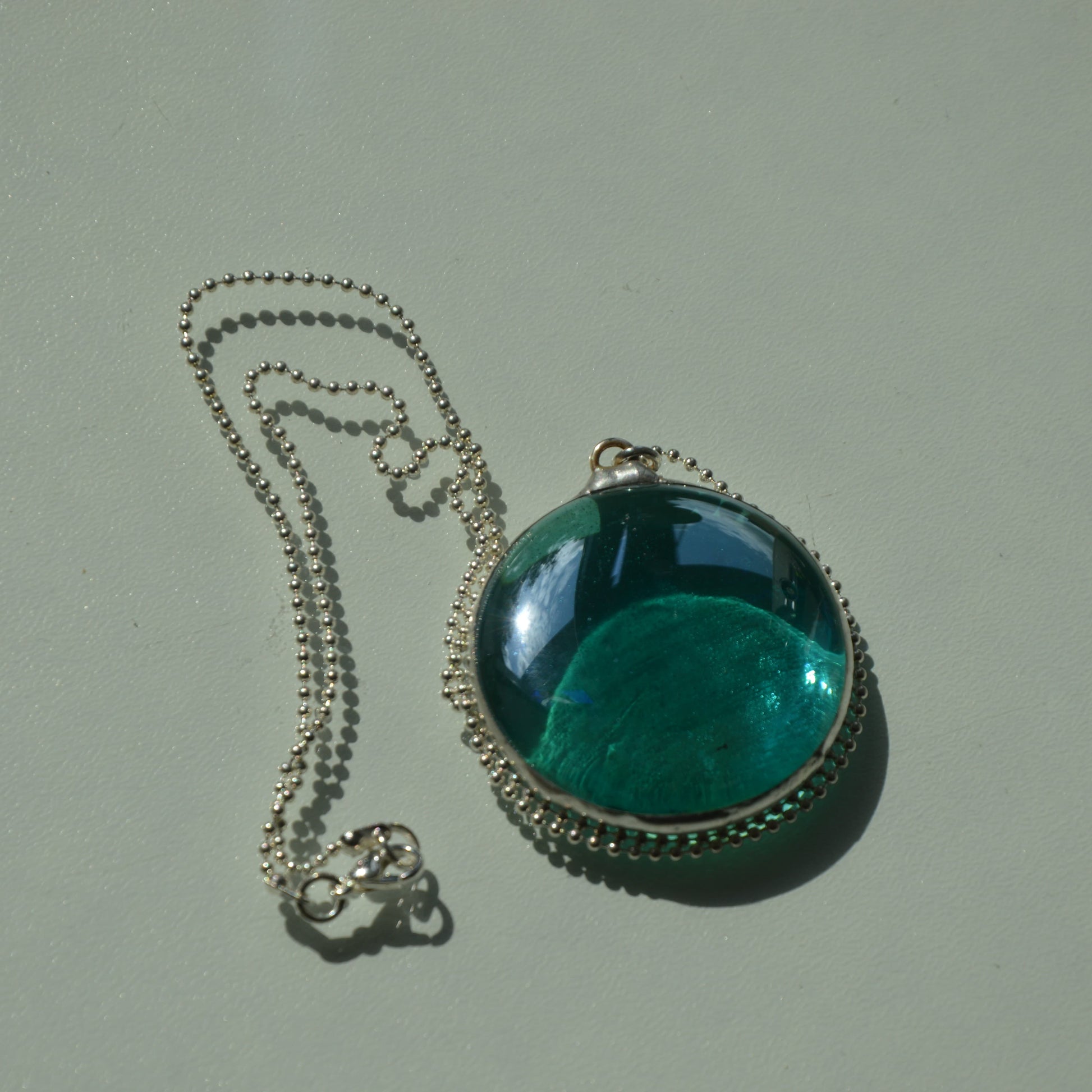 Stiklinis pakabukas Lašas