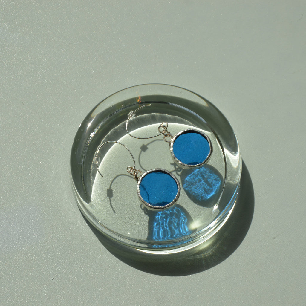 Mėlyno stiklo auskarai