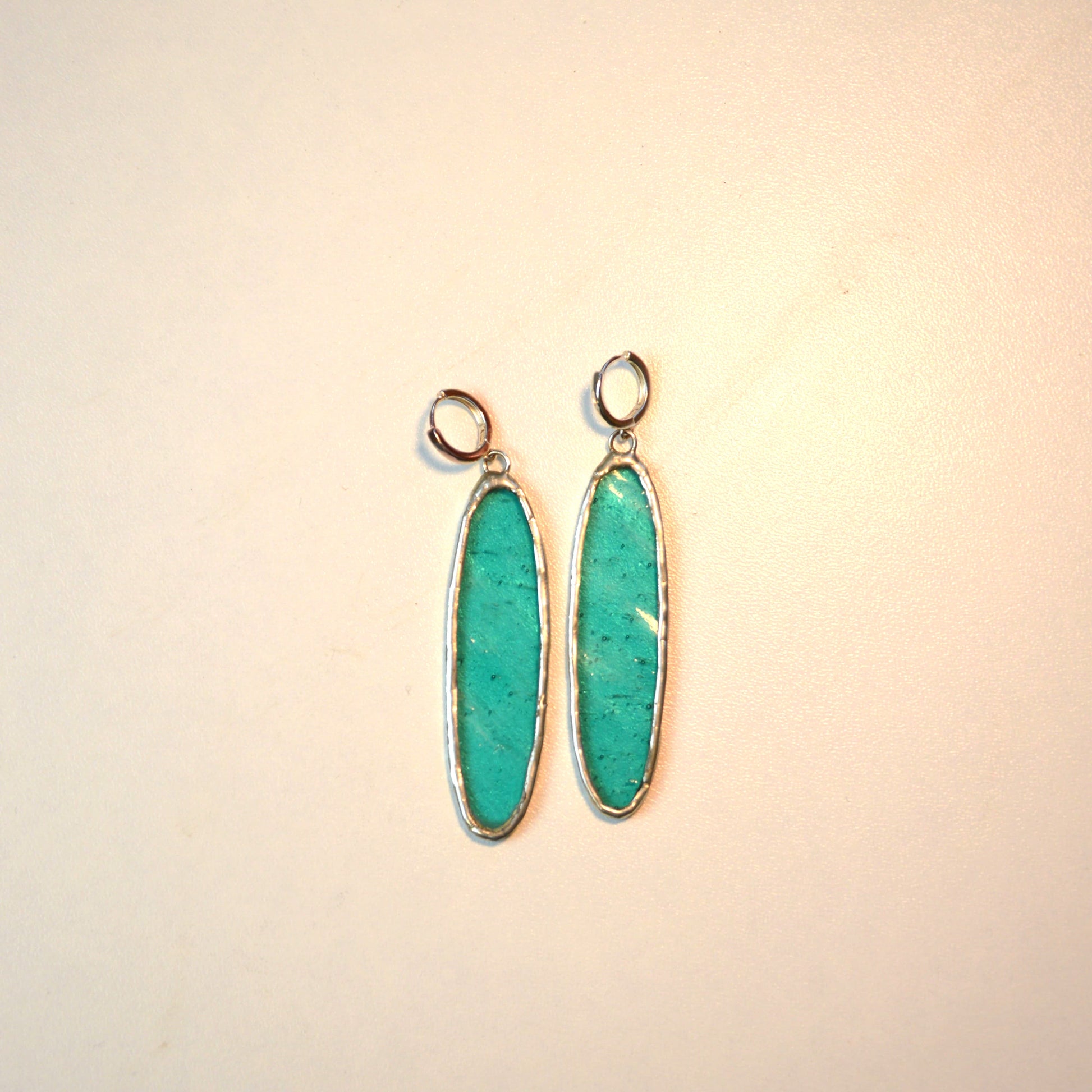 Spalvoto stiklo auskarai