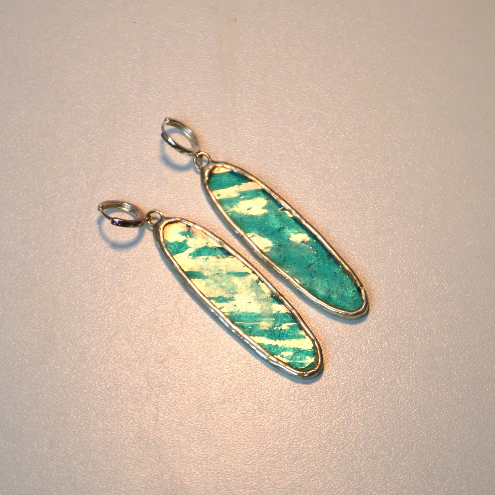 Spalvoto stiklo auskarai