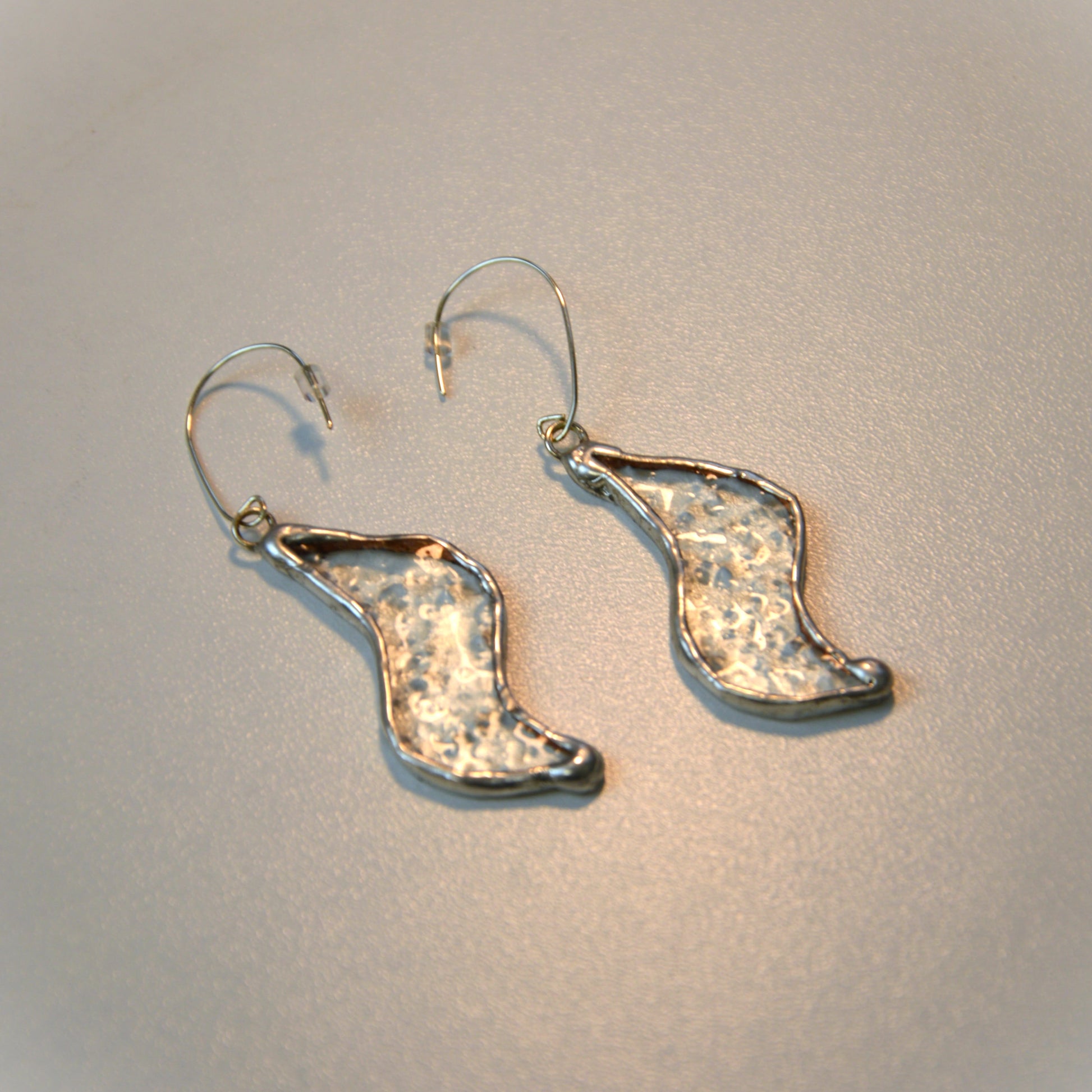 Skaidraus stiklo auskarai 'Bangelės'