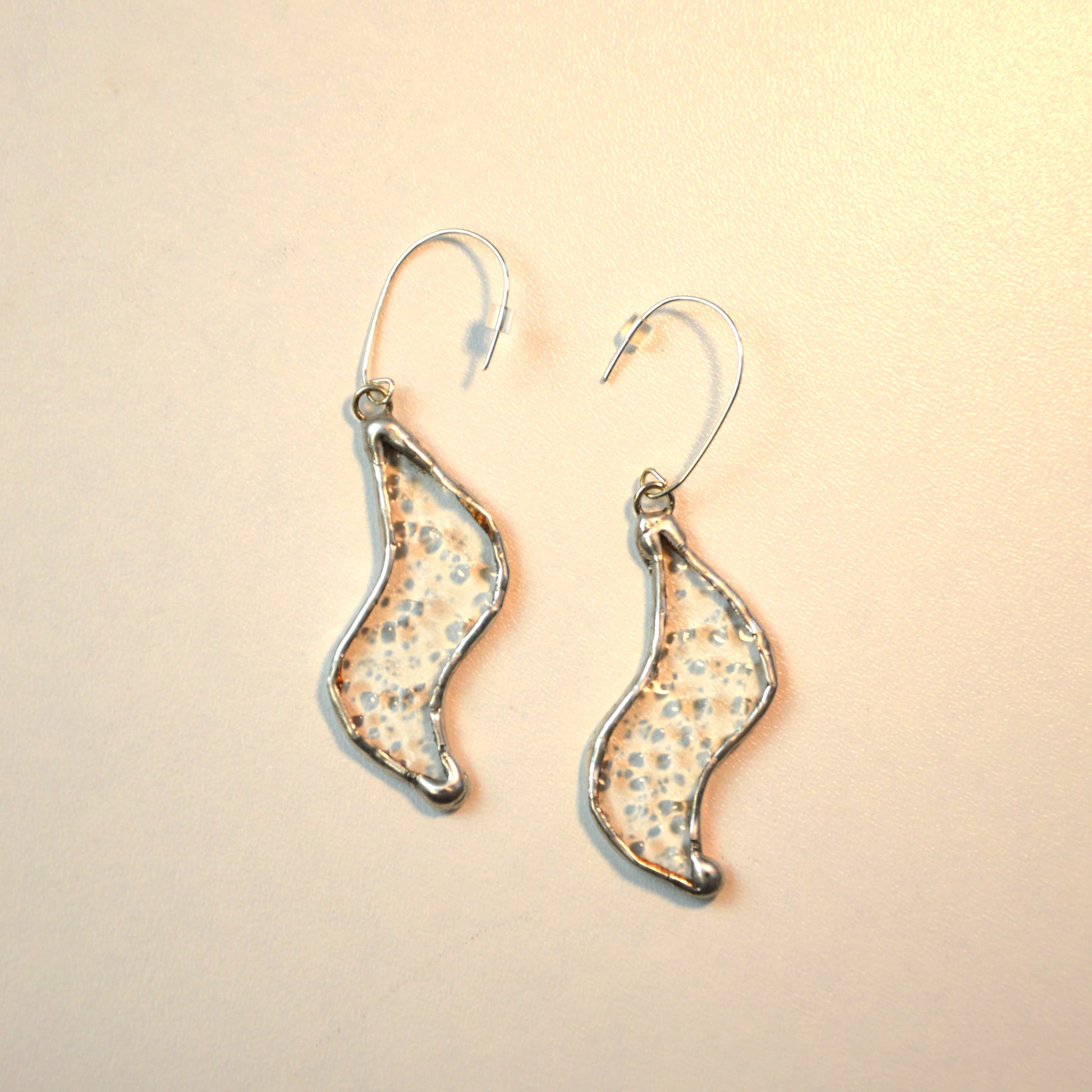 Skaidraus stiklo auskarai 'Bangelės'