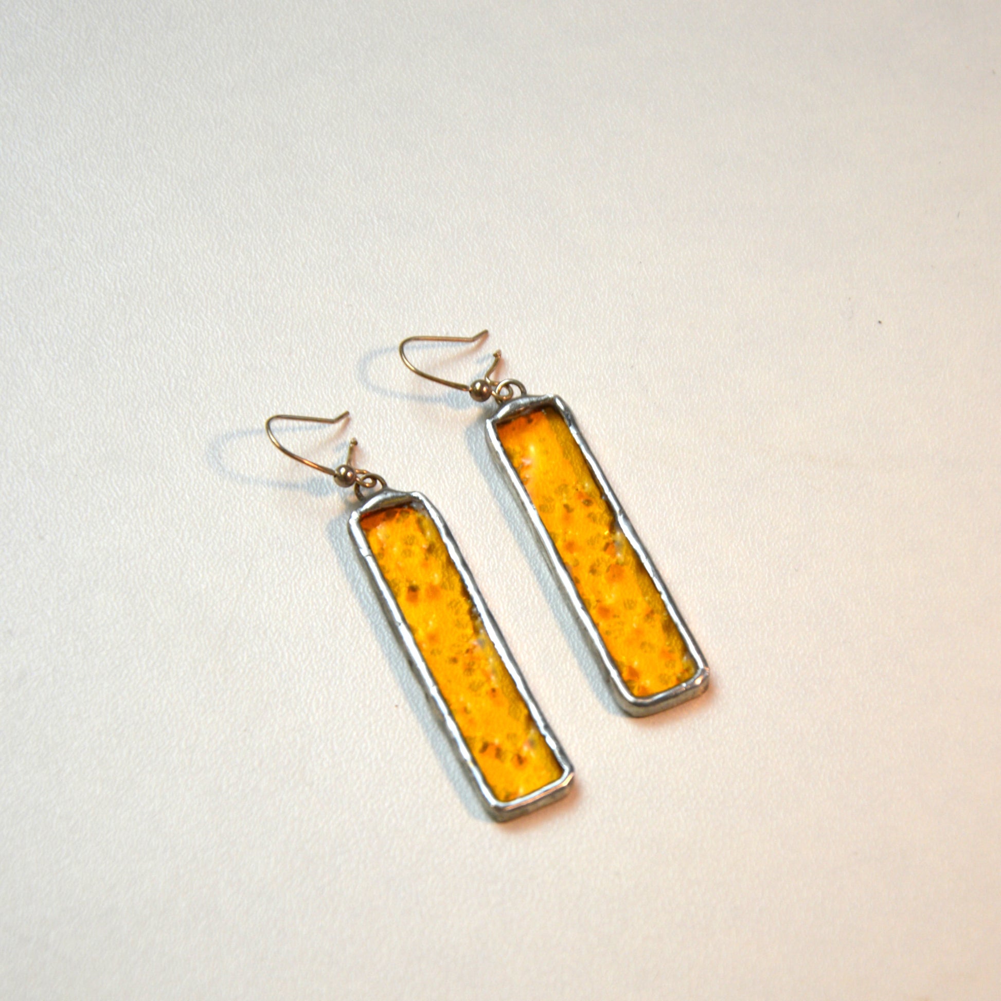 Geltono stiklo auskarai