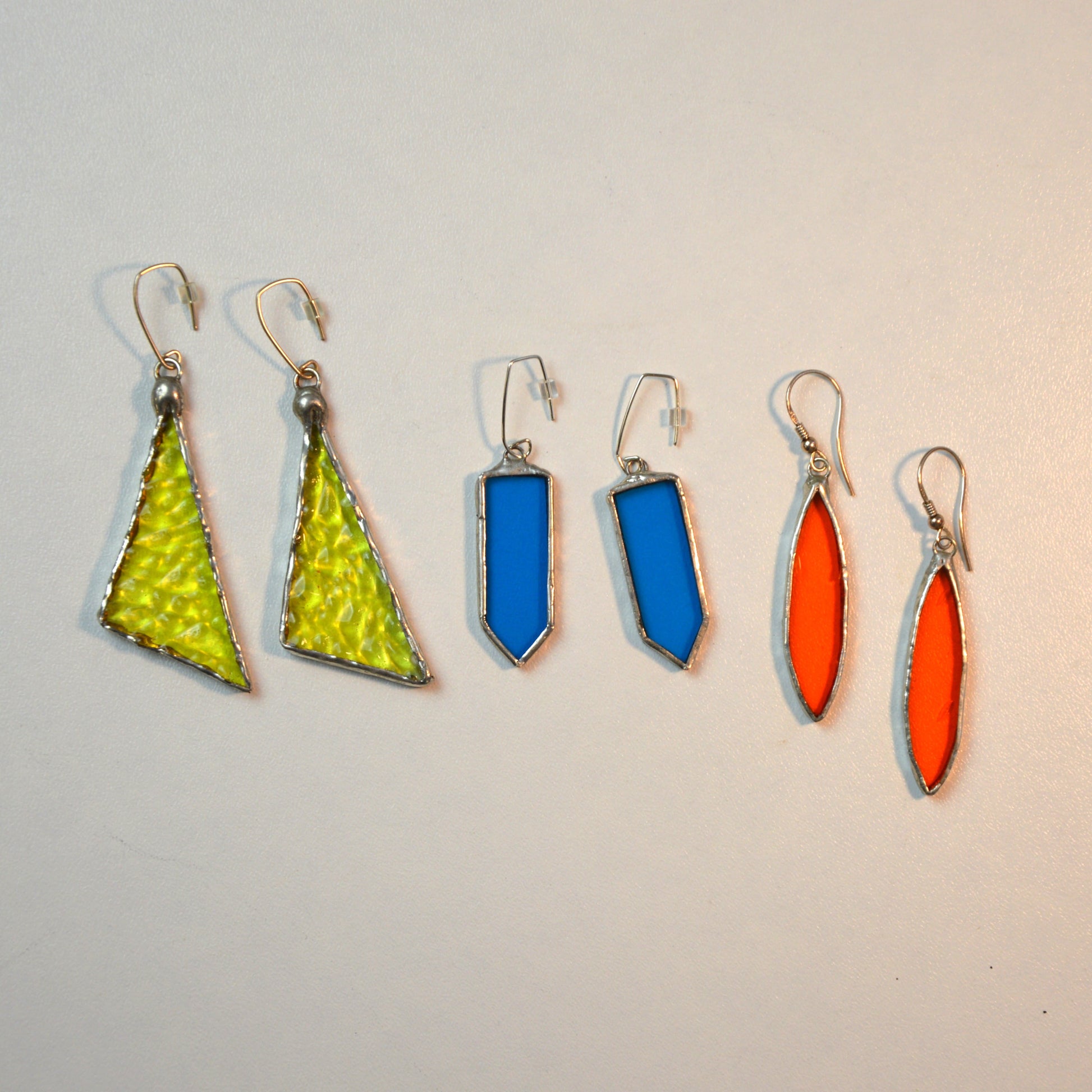 Žydro stiklo auskarai