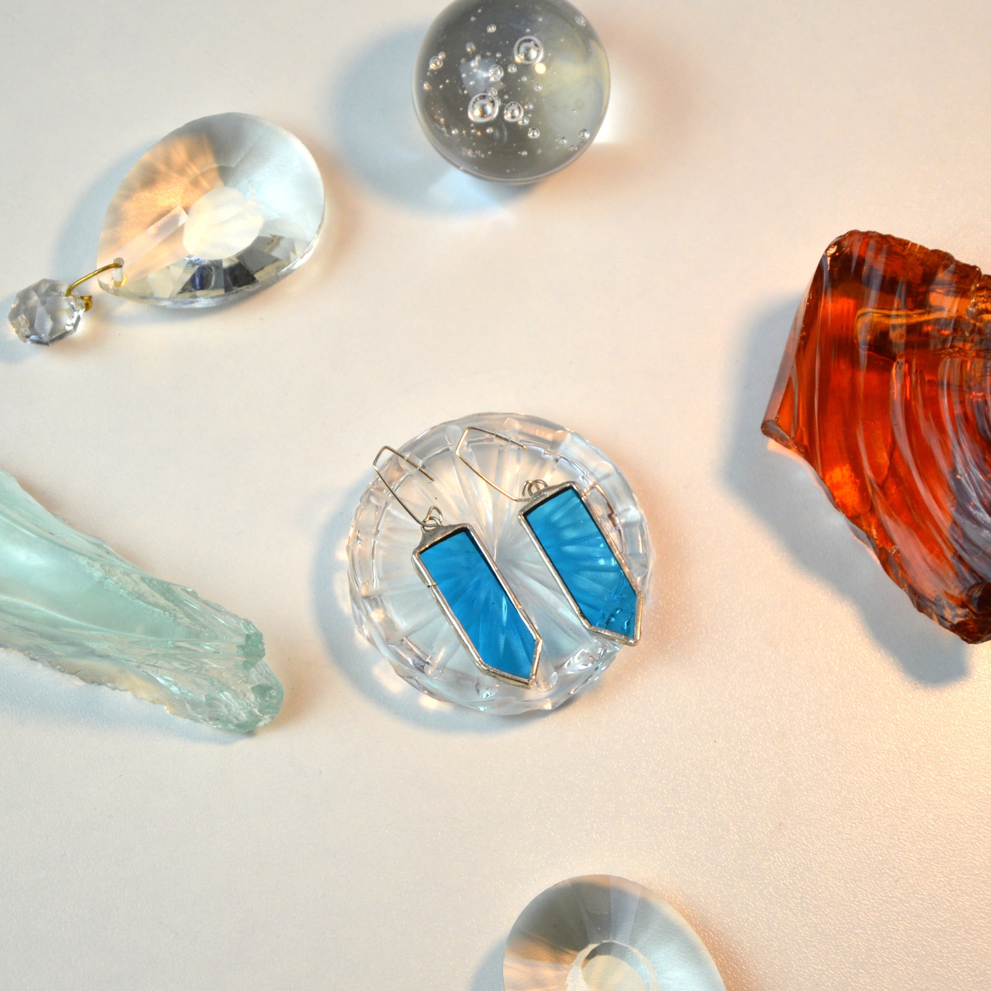 Žydro stiklo auskarai