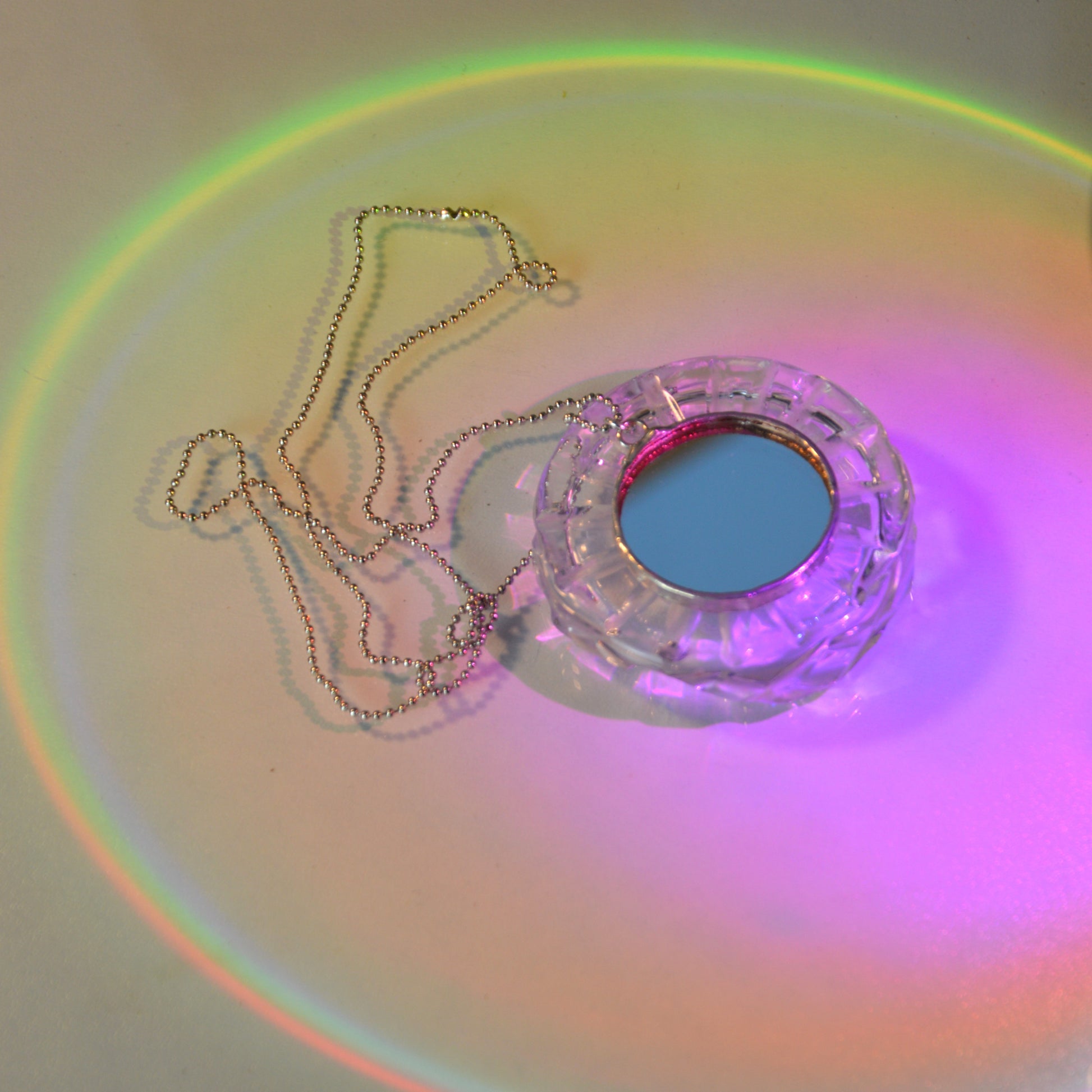 Veidrodinių pakabukų serija