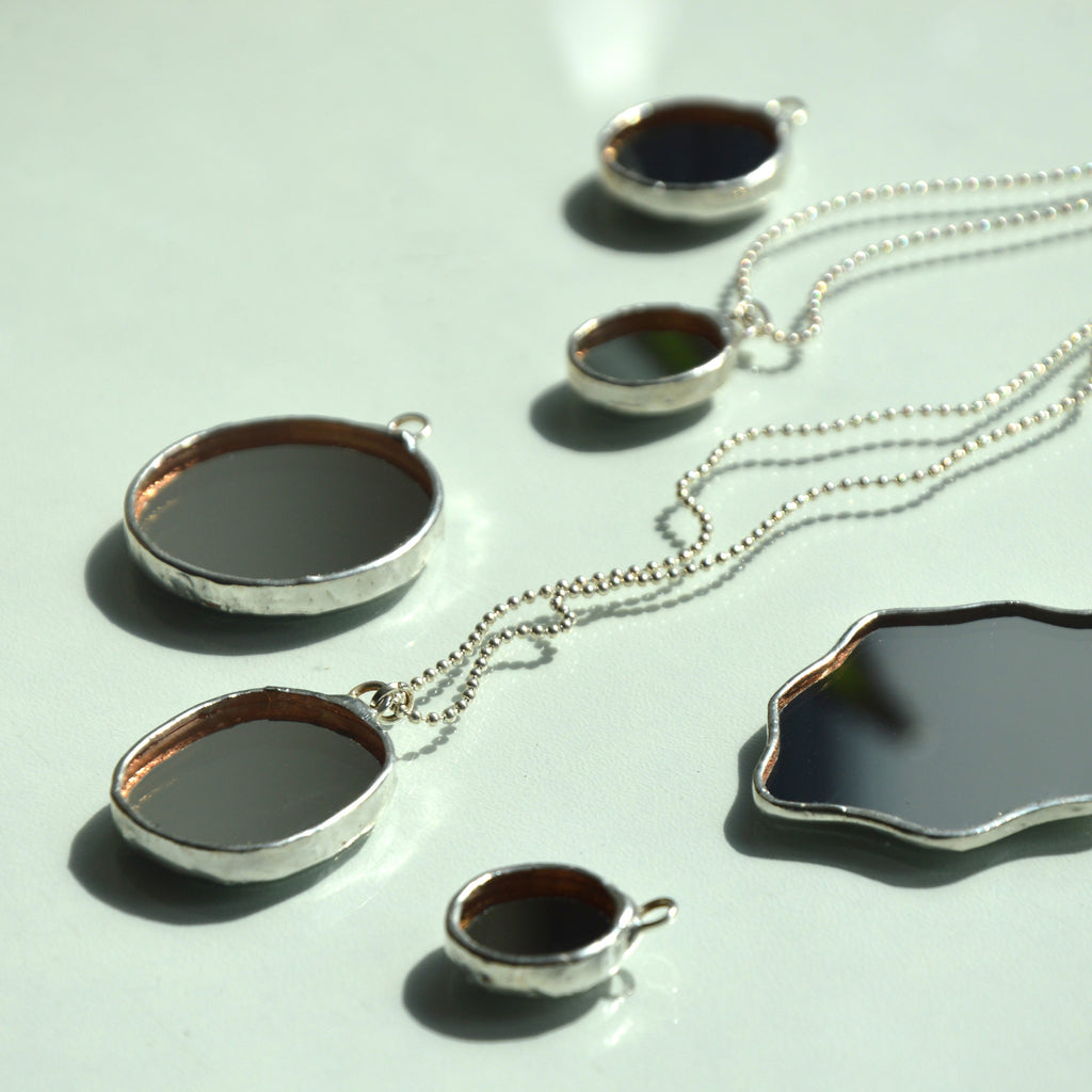 Veidrodinių pakabukų serija