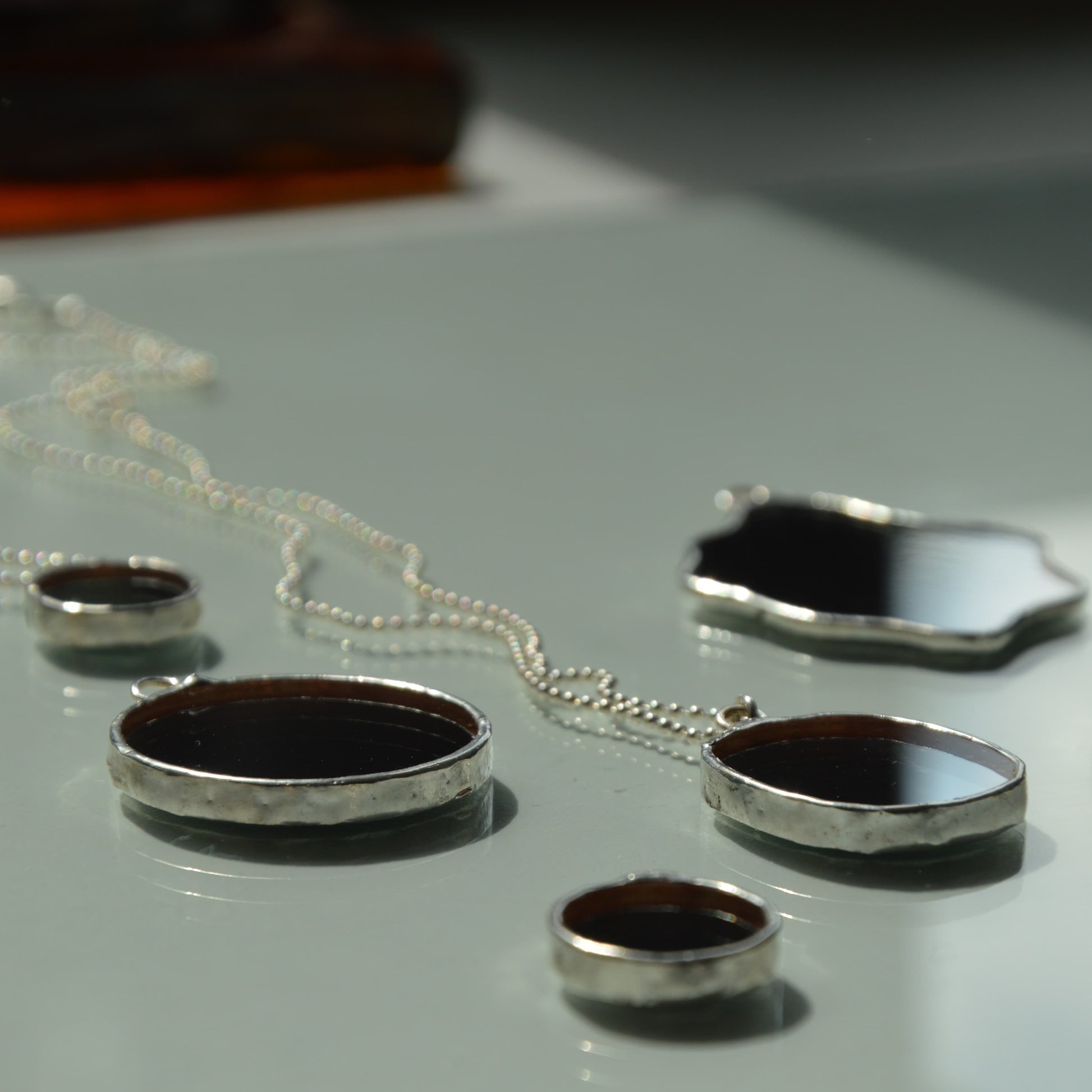 Veidrodinių pakabukų serija